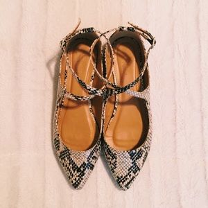 ✨Snakeskin Print Flats✨